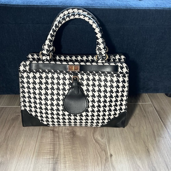 Black and White Shoulder Bag - Picture 1 of 12